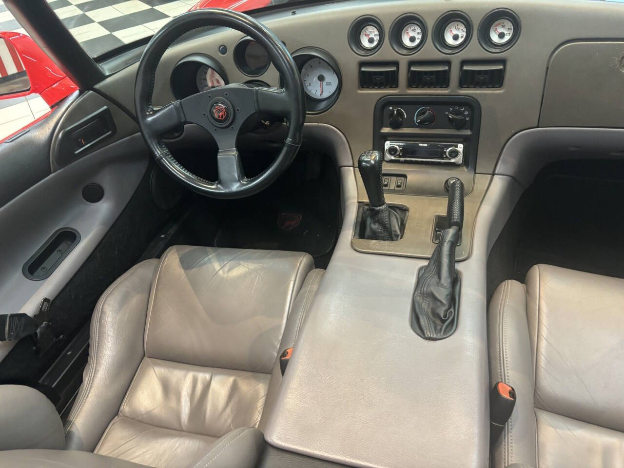 1994 Dodge Viper 23