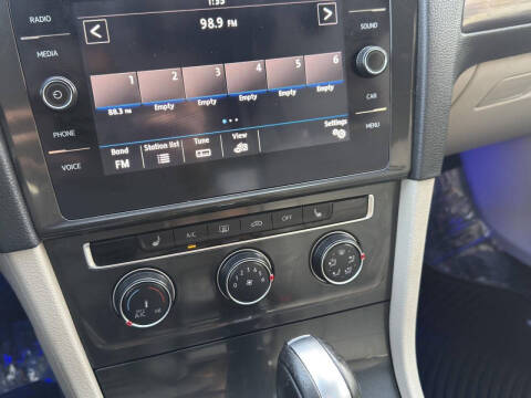 2019 Volkswagen Golf SE