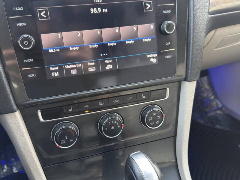 2019 Volkswagen Golf SE