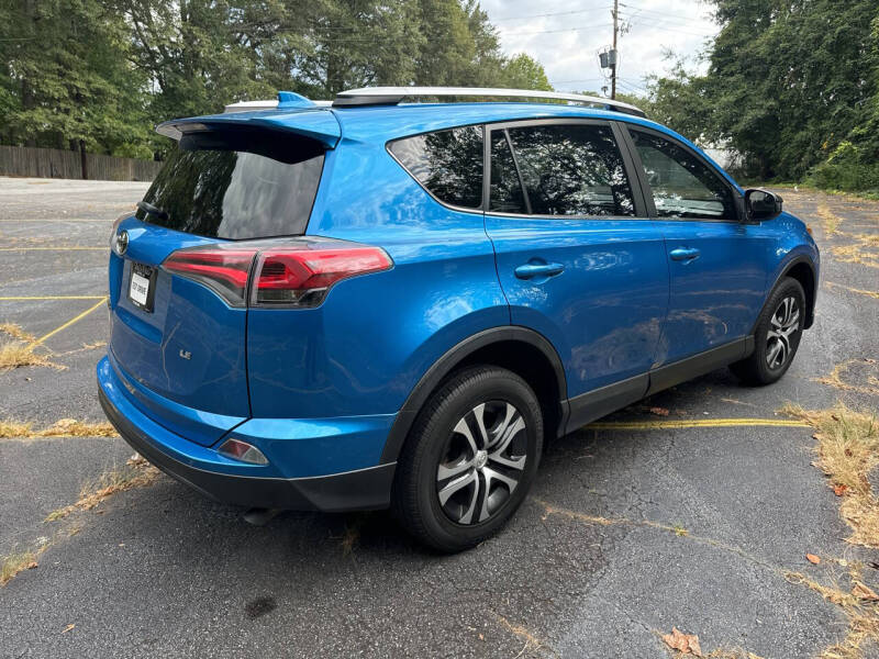 2017 Toyota RAV4 LE photo 6