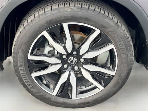 2021 Honda Pilot Touring w/Rear Captain's Chairs