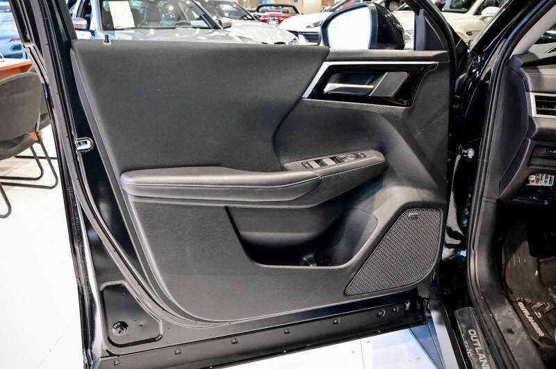 2025 Mitsubishi Outlander ES