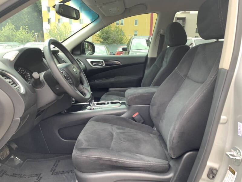 2015 Nissan Pathfinder SV