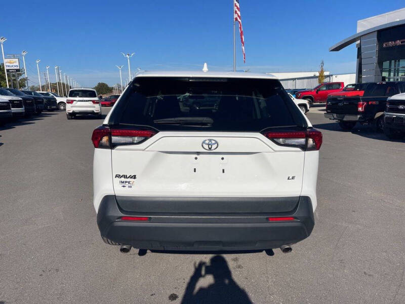 2024 Toyota RAV4 LE
