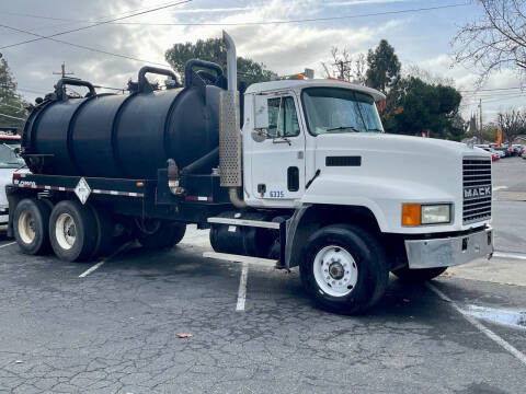 2001 Mack CH612