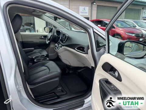 2024 Chrysler Pacifica Touring L