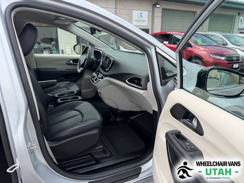 2024 Chrysler Pacifica Touring L