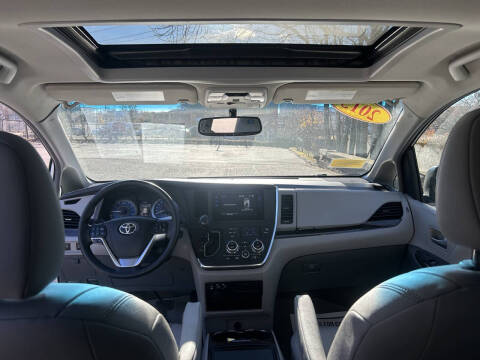 2015 Toyota Sienna XLE 7-Passenger