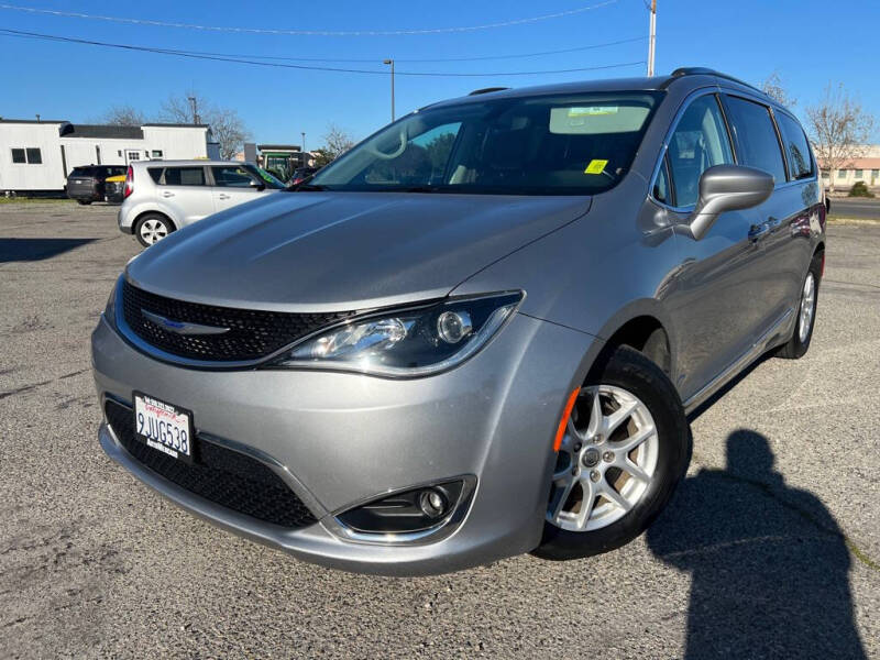 2020 Chrysler Pacifica Touring L's photo