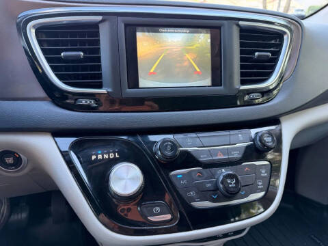 2020 Chrysler Voyager LXi