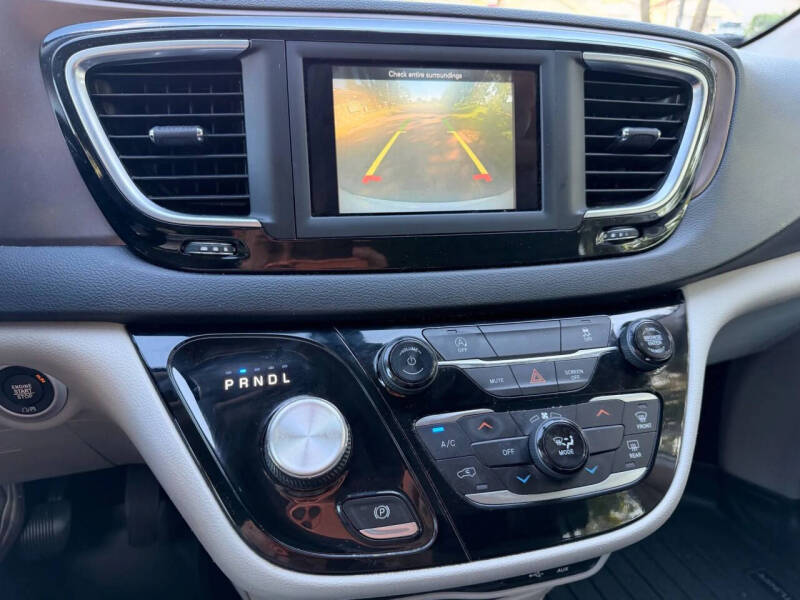 2020 Chrysler Voyager LXi