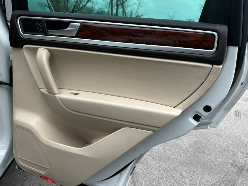 2013 Volkswagen Touareg VR6 Sport