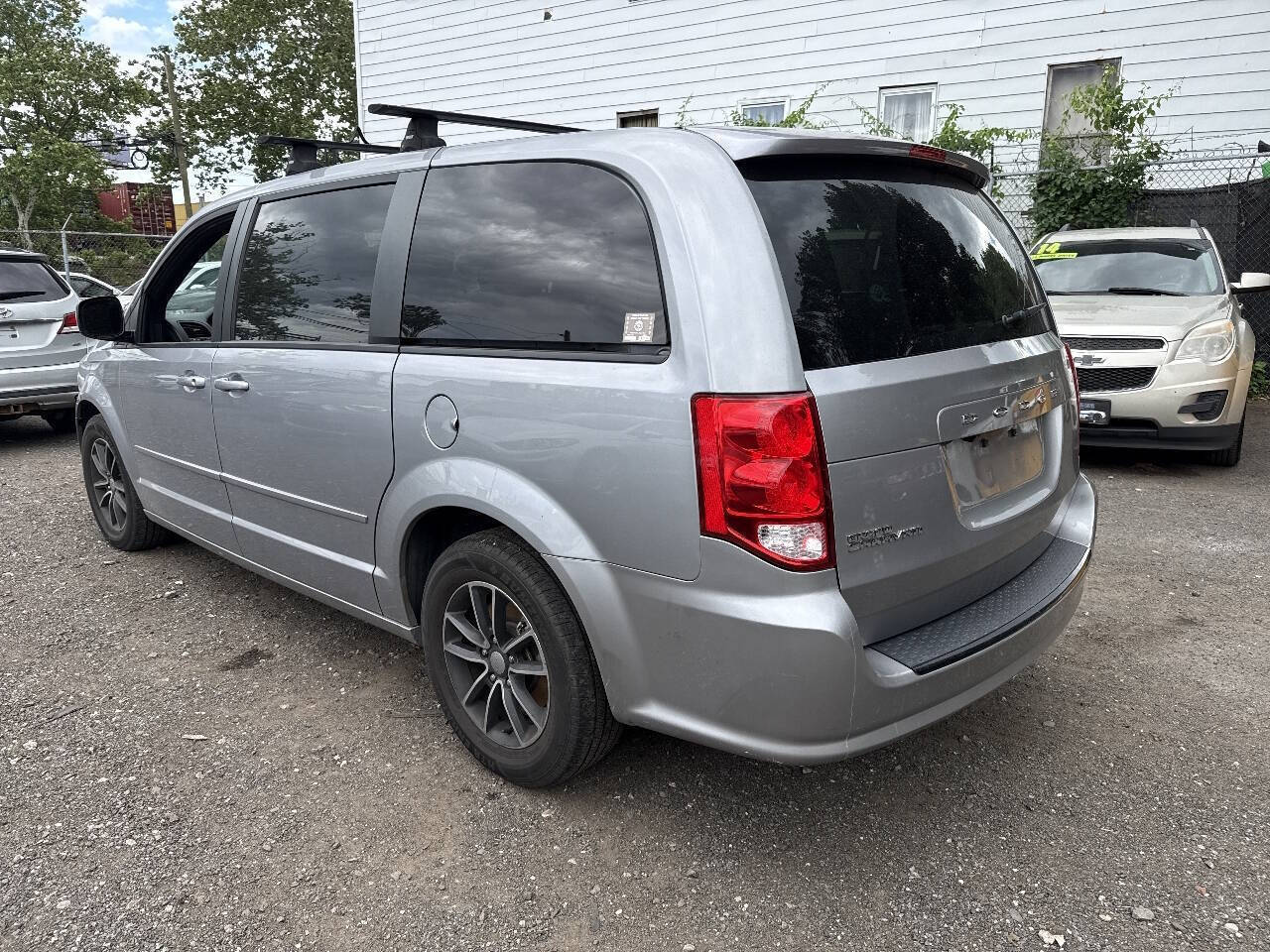 Gray 2017 Dodge Grand Caravan SXT SXT 4dr Mini-Van 2