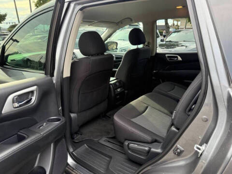 2020 Nissan Pathfinder S