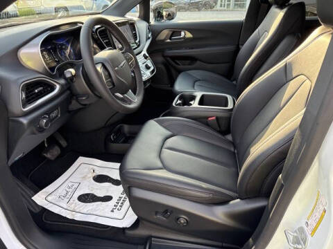 2026 Chrysler Voyager LX