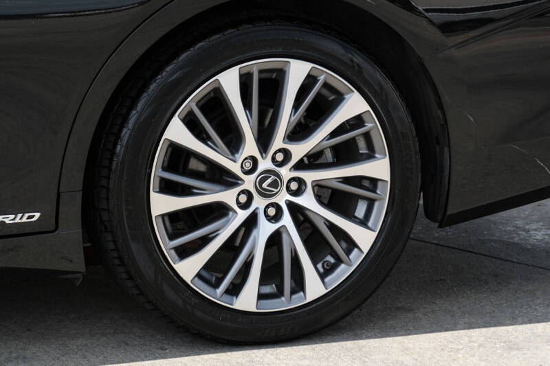 2020 Lexus ES 300h