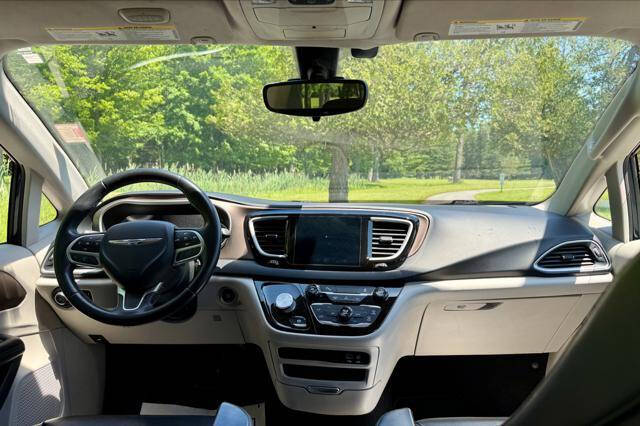 2017 Chrysler Pacifica Touring-L
