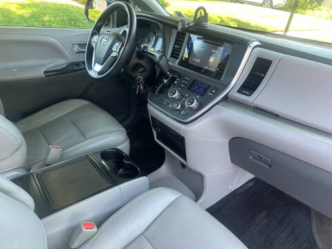 2017 Toyota Sienna LE 8-Passenger