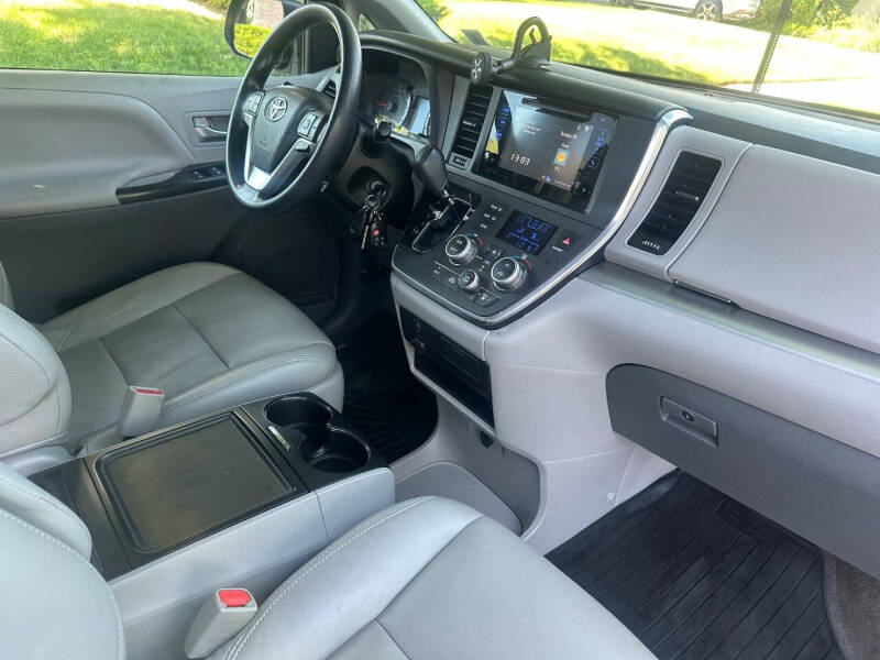 2017 Toyota Sienna LE 8-Passenger