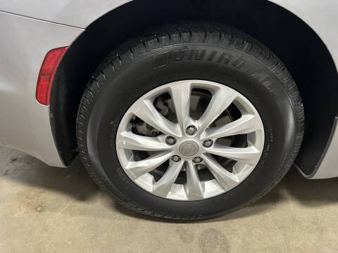 2017 Chrysler Pacifica Touring-L