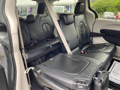 2017 Chrysler Pacifica Touring-L