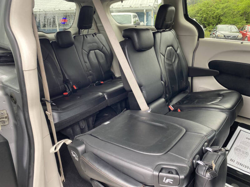 2017 Chrysler Pacifica Touring-L