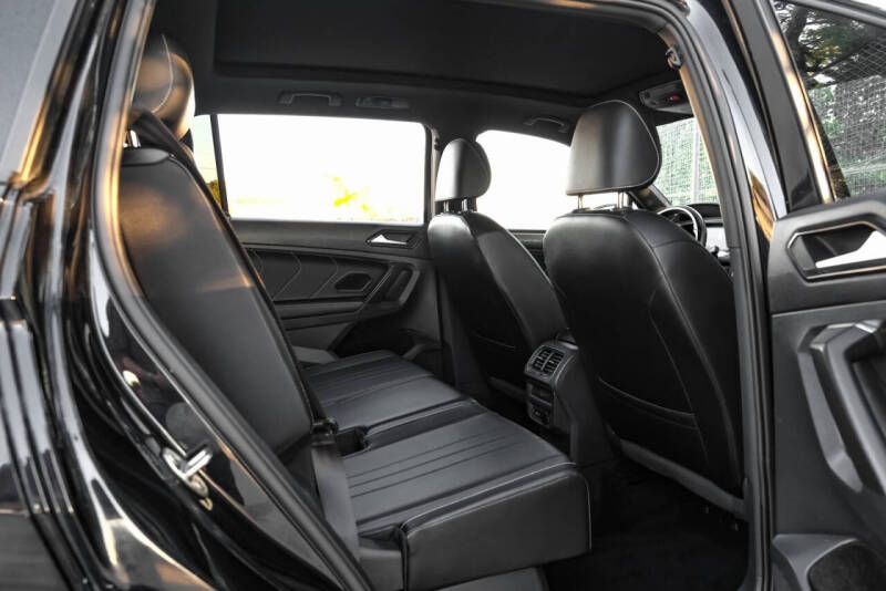2022 Volkswagen Tiguan SE R-Line Black