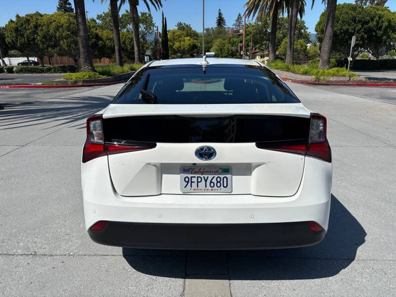 2022 Toyota Prius LE
