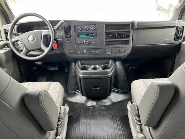 2025 GMC Savana 3500