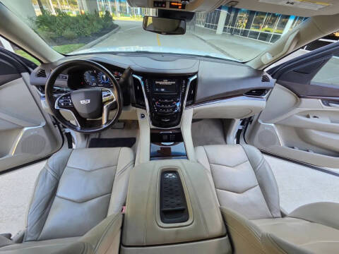 2017 Cadillac Escalade Luxury