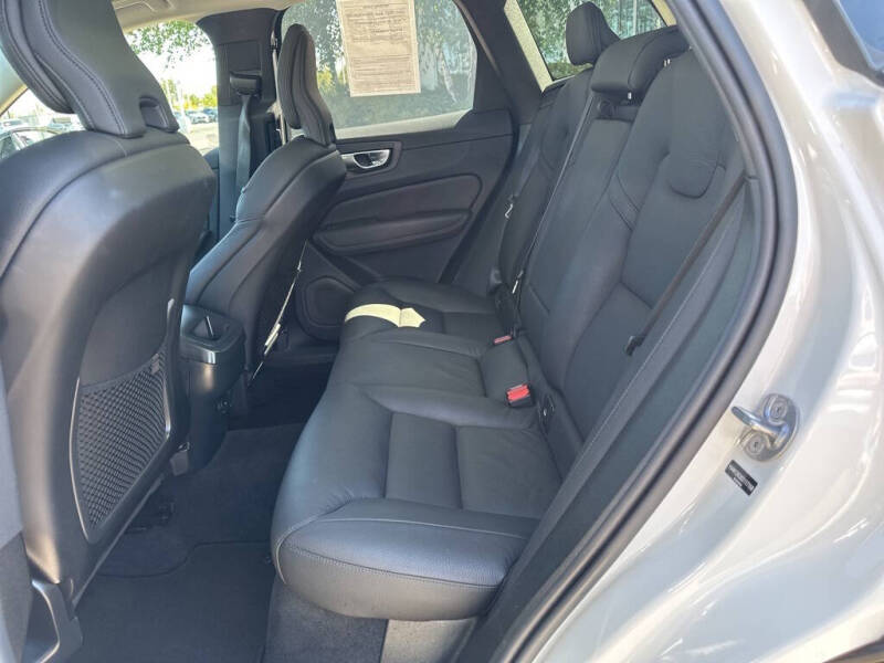 2025 Volvo XC60 B5 Plus Dark Theme