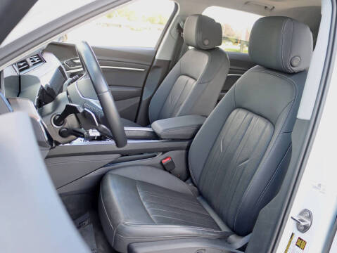 2019 Audi e-tron quattro Premium Plus