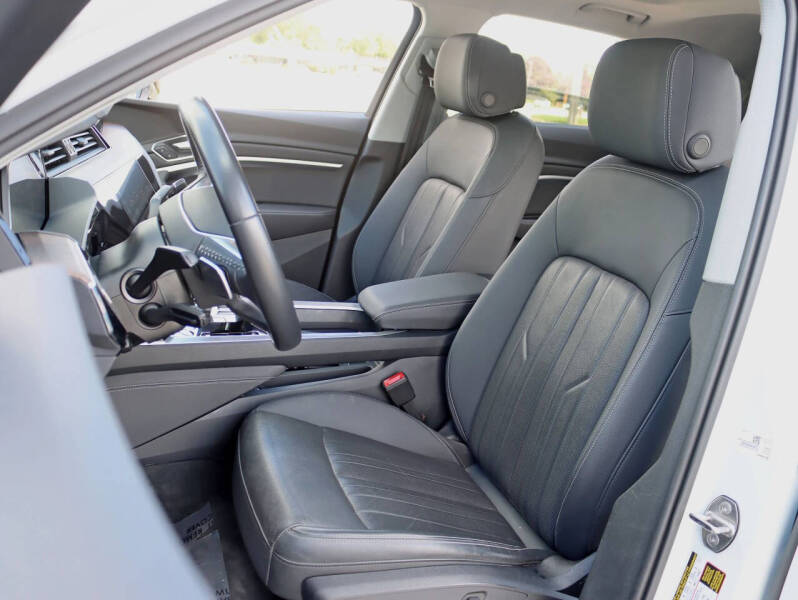 2019 Audi e-tron quattro Premium Plus