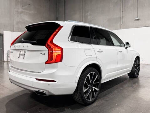 2021 Volvo XC90 T6 Momentum 7-Passenger