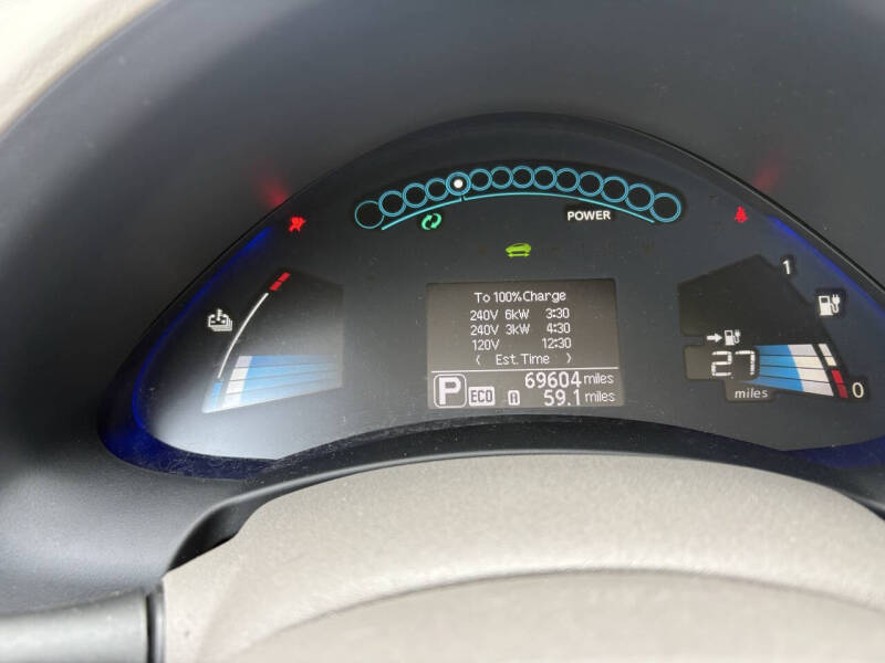 2015 Nissan LEAF SV - Photo 7
