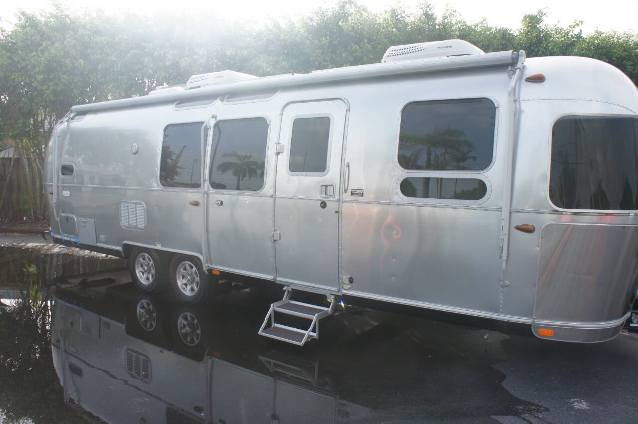2020 Airstream Flying Cloud 1