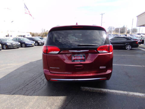 2017 Chrysler Pacifica Touring-L