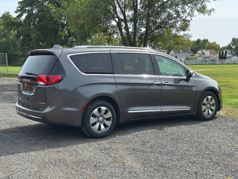 2017 Chrysler Pacifica Hybrid Platinum