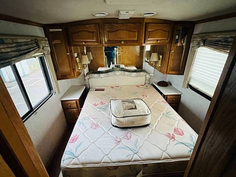 1999 Freightliner XC Chassis