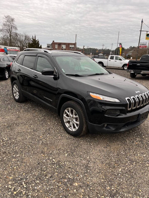 2017 Jeep Cherokee Latitude photo 2