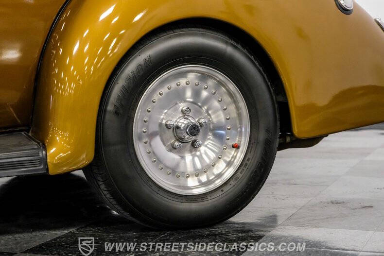 1940 Ford Deluxe