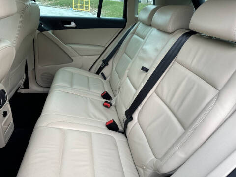 2011 Volkswagen Tiguan SEL 4Motion