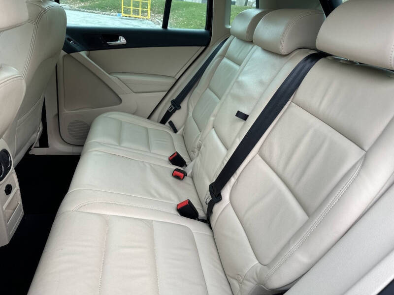 2011 Volkswagen Tiguan SEL 4Motion