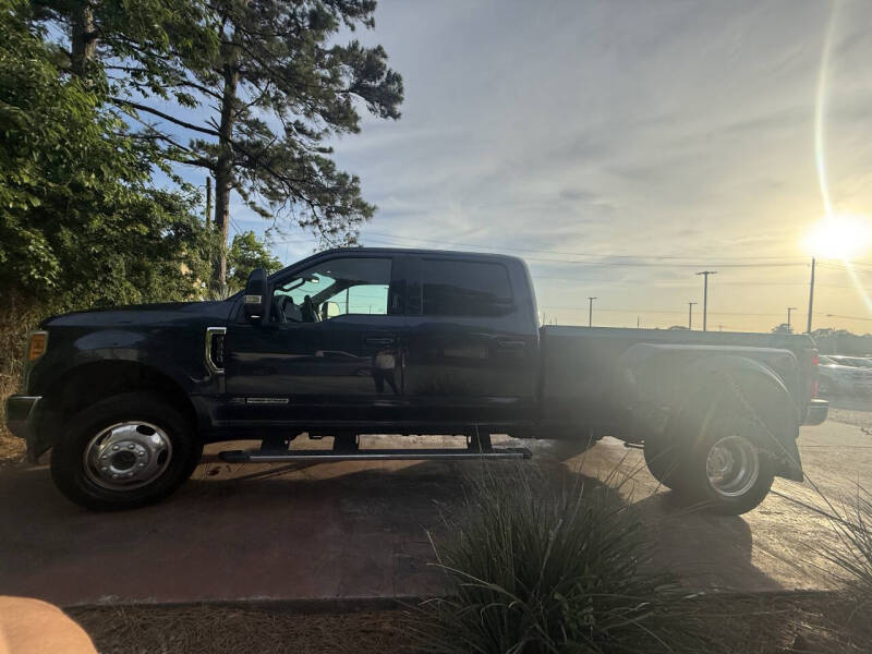2017 Ford F-350 Super Duty Lariat's photo