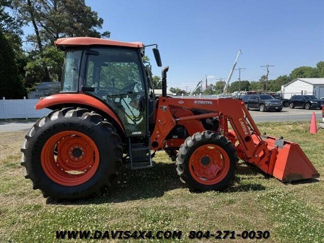 2017 Kubota M7060D 4X4 TRACTOR/LOADER