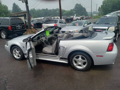 2004 Ford Mustang Deluxe