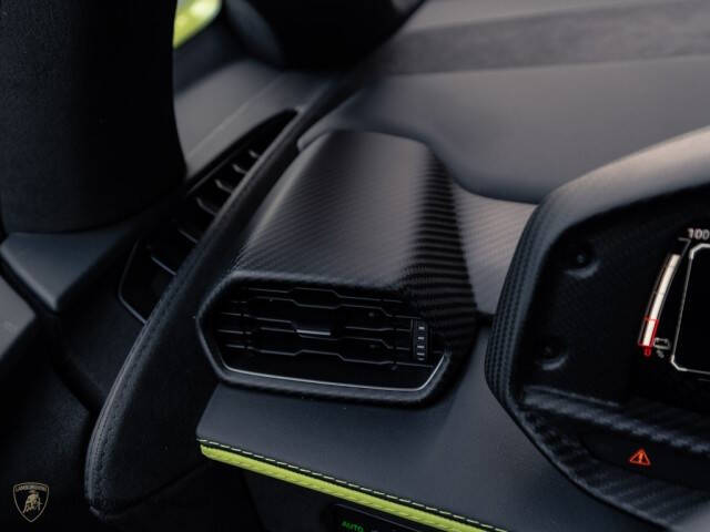 2024 Lamborghini Revuelto