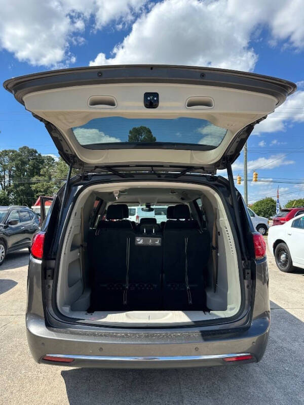 2017 Chrysler Pacifica Touring-L Plus