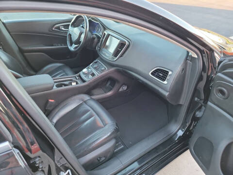 2017 Chrysler 200 Limited