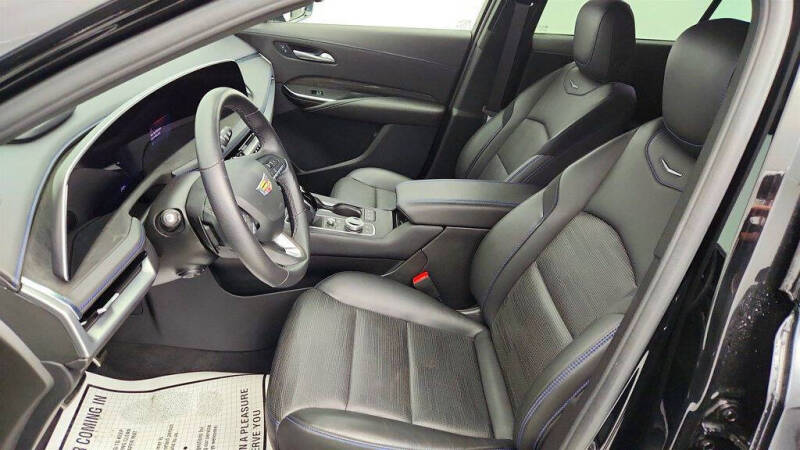 2024 Cadillac XT4 Sport